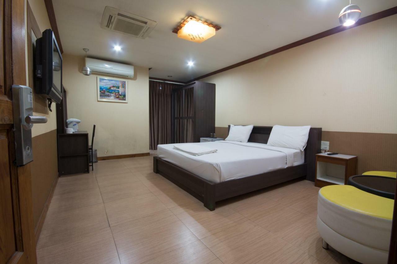 Khon Kaen Ruenrom Hotel Exterior foto